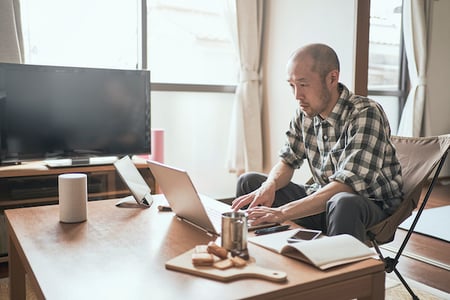man using a laptop to browse wordpress lazy loading plugins