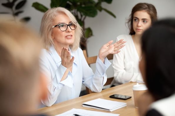 A manager in the office with a transformational leadership style