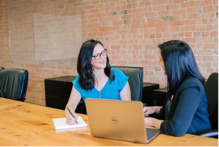 Collaboratrices mettant en œuvre leurs soft skills