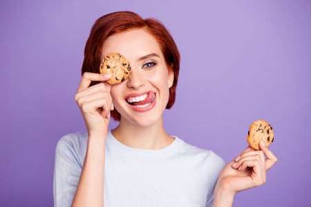 O universo cookieless se aproxima cada vez mais, por isso, o marketing digital precisa se reinventar. Entenda os impactos dessa novidade e suas estratégias.