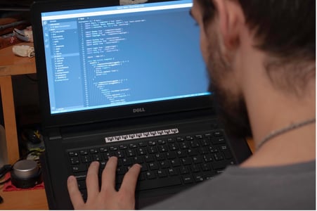 Développeur en train de créer une PWA