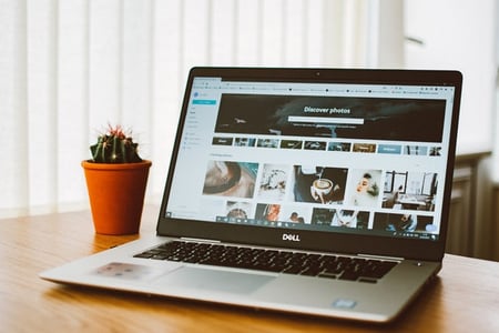 ordinateur sur un blog