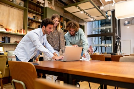 Hacking sales: descubra como escalar a força de vendas