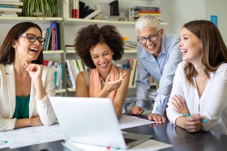 mulheres em posições de liderança