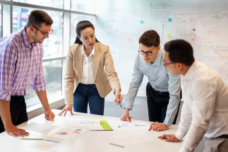 time discute o ciclo de vida de um produto e como melhorar a estratégia de vendas