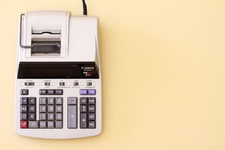 bilan comptable, machine à calculer