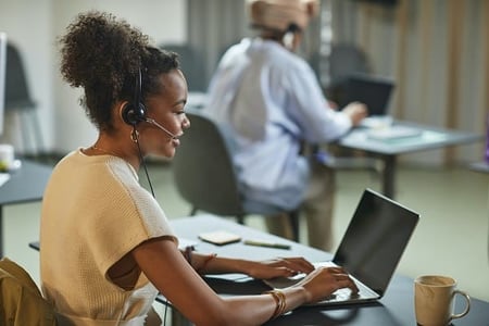 Employée représentant un CPaaS