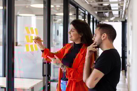 Entenda como implementar estratégias de CRM na sua empresa e conheça a solução da HubSpot para esse processo!