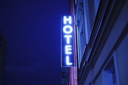 enseigne hotel