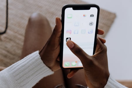 utilisateur sur le point d'utiliser tiktok ads