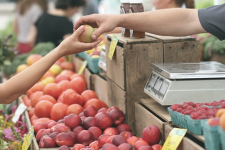 Vente de pomme symbolisant la stratégie de distribution