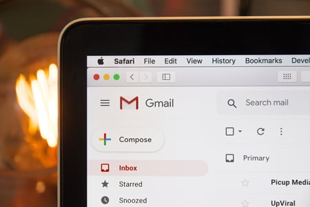 écran ouvert sur la boîte mail 