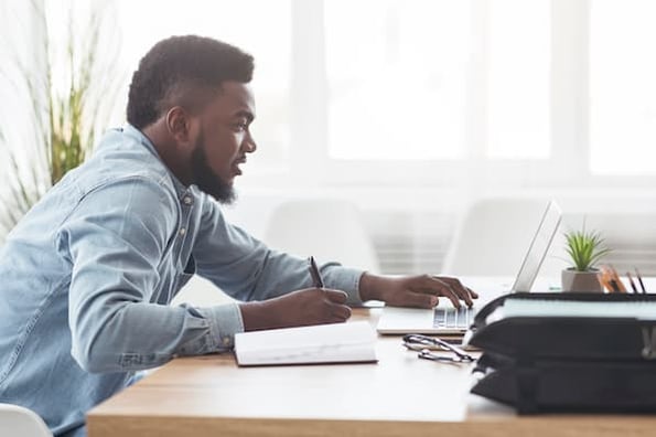 sales rep sends New Year's emails to prospects and customers