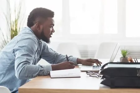sales rep sends New Year's emails to prospects and customers