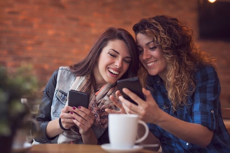 Two bloggers optimizing their blog for Pinterest. 