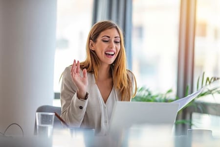 sales manager conducts interview with sales rep candidate