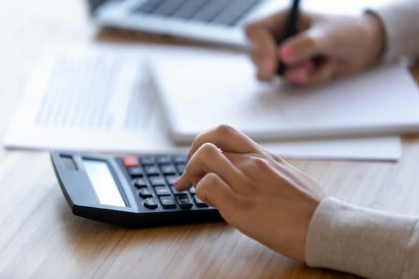 sales rep calculates sales growth rate for company