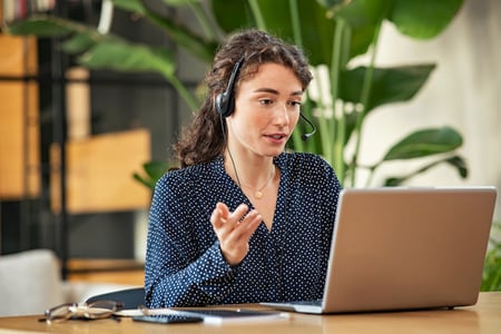 salesperson asking probing questions to their prospect