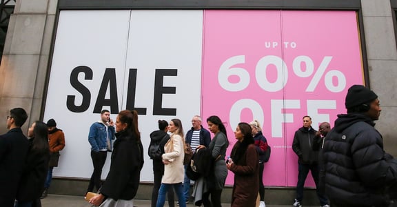 shoppers making purchasing decisions off of the serial position effect