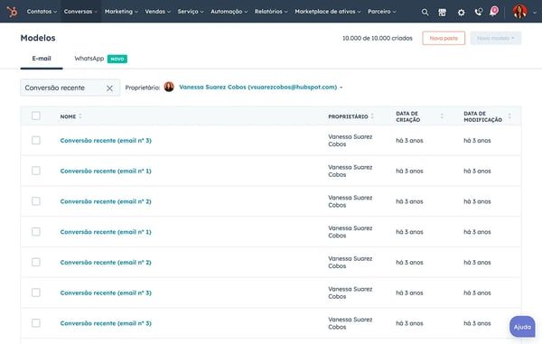 Coleção de modelos de e-mail mostrada no software de modelos de e-mail da HubSpot