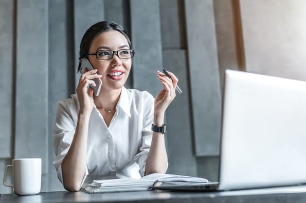 salesperson talking on to customers on the phone and qualifying them as suspects or prospects