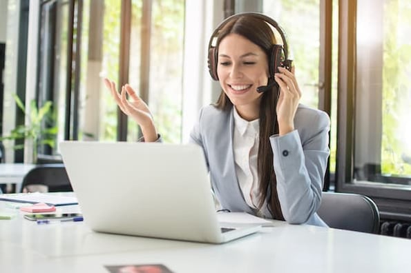 sales rep monitors tonality during sales call