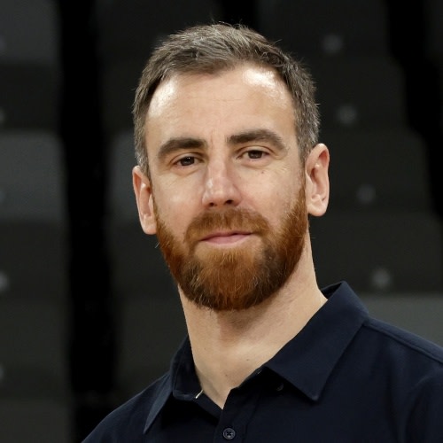 victor-claver-7AREKQ