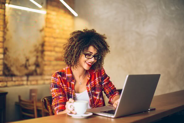 Marketer creating an effective landing page for her website