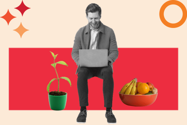 Mann nutzt SaaS CRM fuer ein Unternehmen