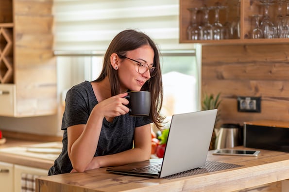 person selecting a wordpress forum theme on a laptop