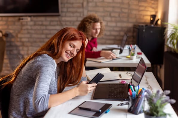 woman testing wordpress pdf viewer plugin on a wordpress website for her business