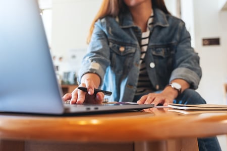 person using a laptop on a table to find a wordpress sitemap plugin