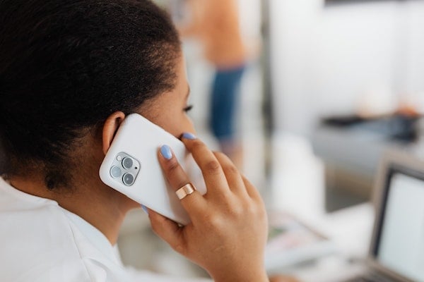 First Contact Resolution (FCR) : comment mesurer son taux de résolution au premier appel ?