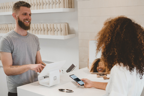 Customer Effort Score (CES) : définition, calcul et conseils