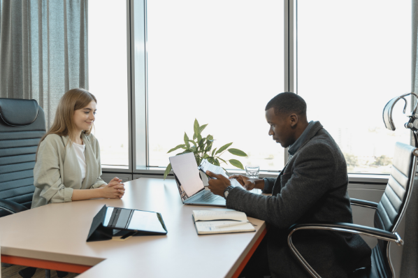 Comment faire une campagne de recrutement réussie ? [avec exemples]