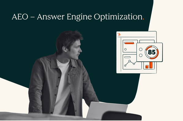 Person am Laptop schaut sich Ergebnisse der Answer Engine Optimization an 