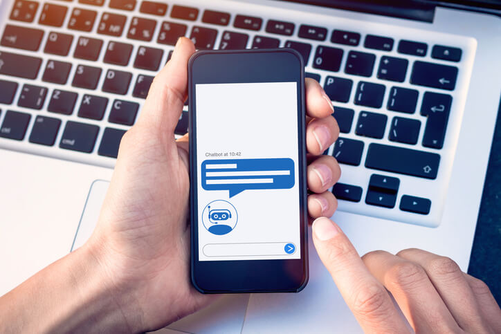 Chatbot-Konversation-auf-Smartphone