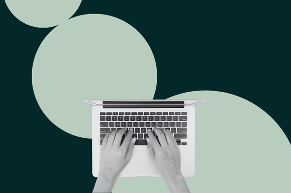 Person nutzt Loop-Marketing, um Content einzigartig zu machen