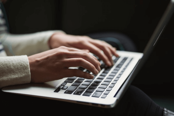 KI-Text-Generator: 6 AI Copywriting Tools im Überblick