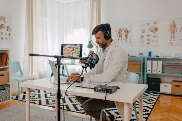 Marketer making and uploading podcast on WordPress