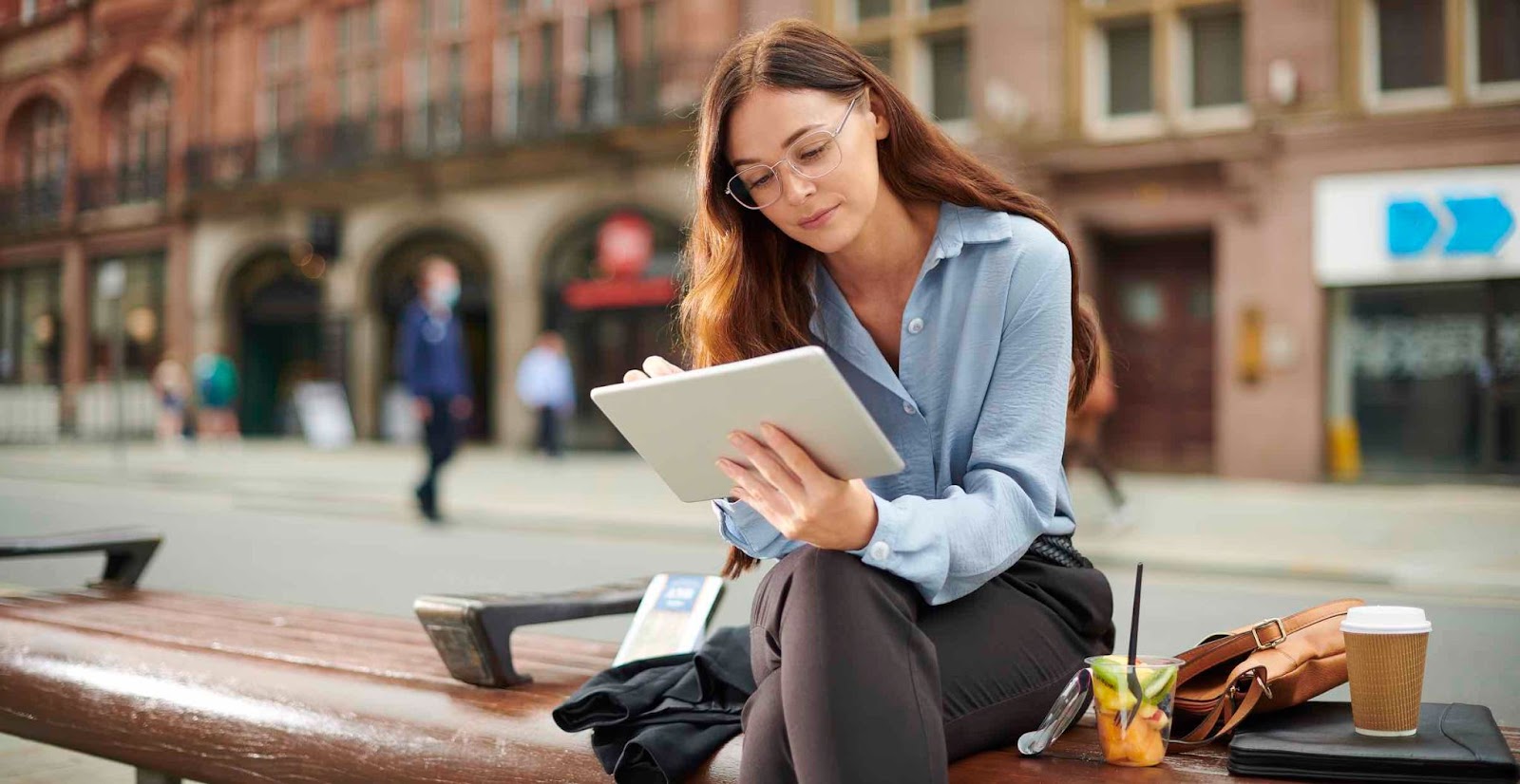 Person looking at wordpress reddit communities on her ipad