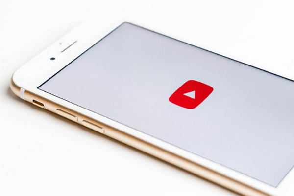 Comment trouver et travailler avec des influenceurs YouTube ?