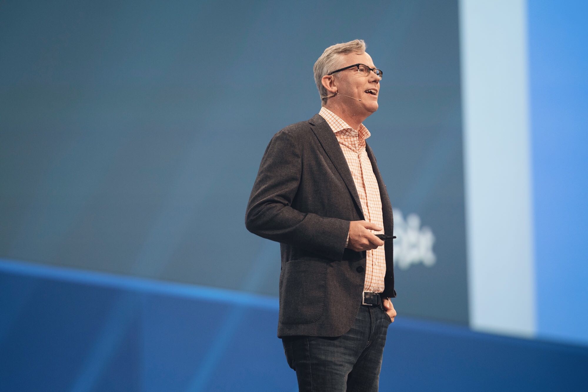 顧客体験の創造的破壊：スマートな成長を牽引する新しいリーダー企業