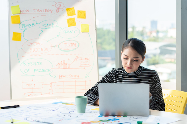 marketer using one of the best a/b testing plugins for wordpress