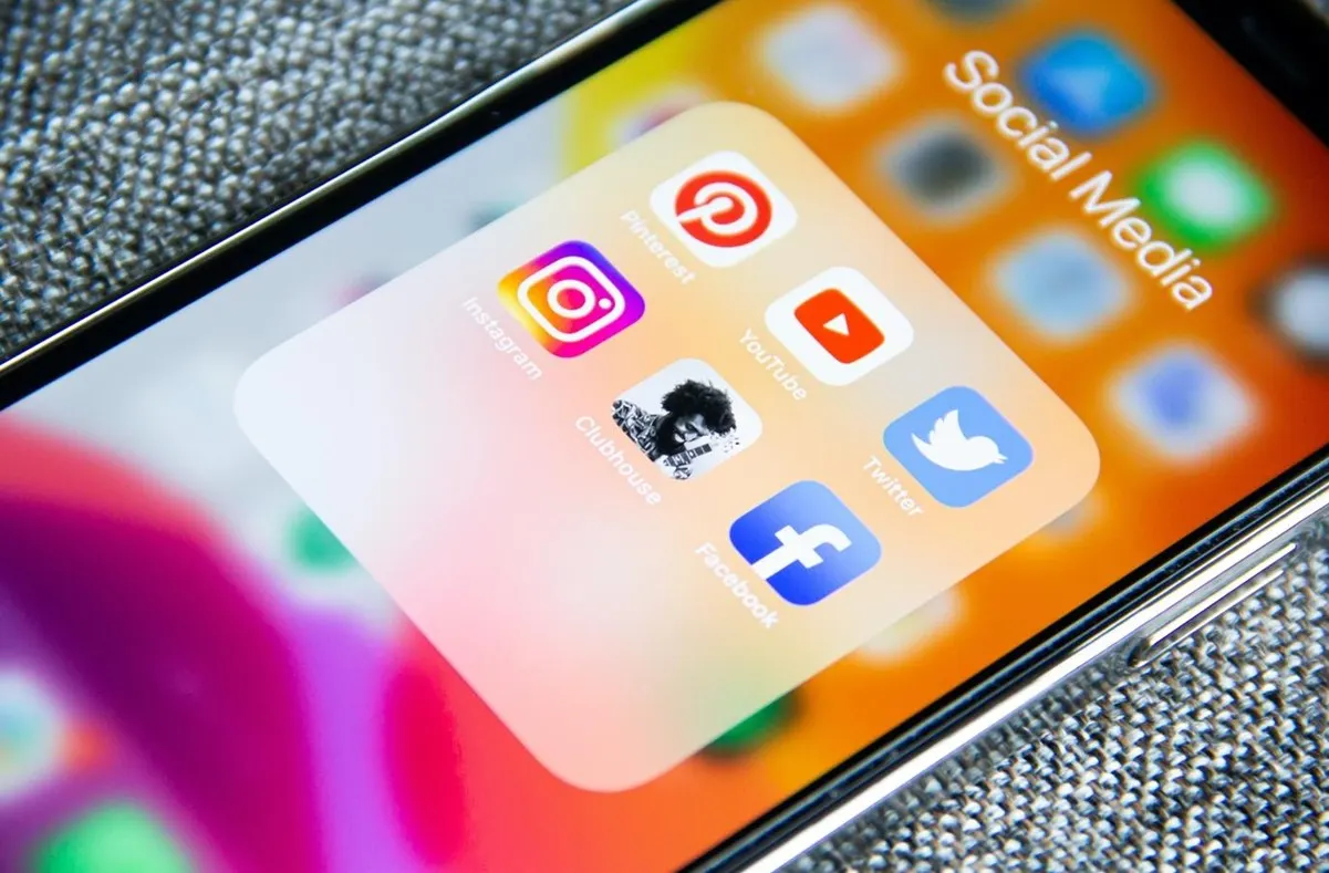Crosspostage : faire connaître son contenu sur tous les réseaux sociaux en un seul clic
