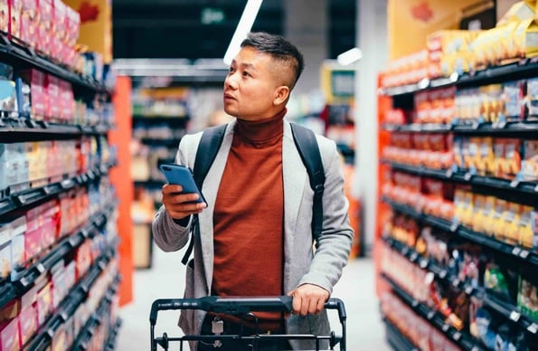 customer segmentation examples as someone shops at a grocery store