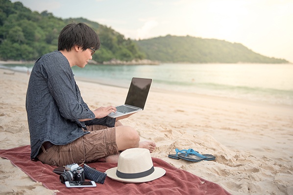 What Is a Digital Nomad and How Do You Become One?