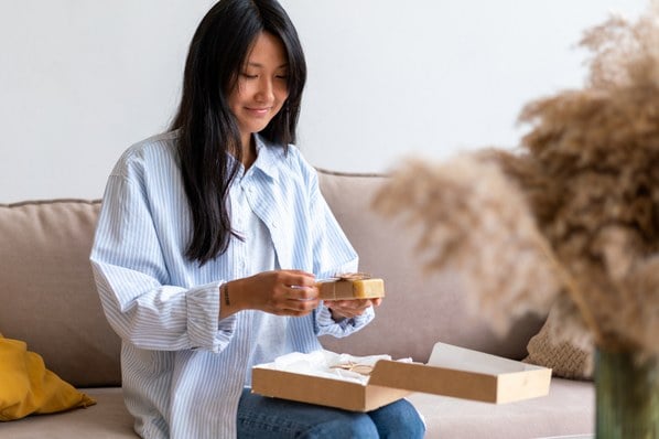 Direct Mail Marketing: Advantages and How to Use It for Your Business