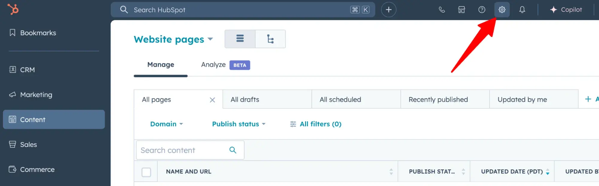red arrow pointing to the gear icon in the hubspot dashboard