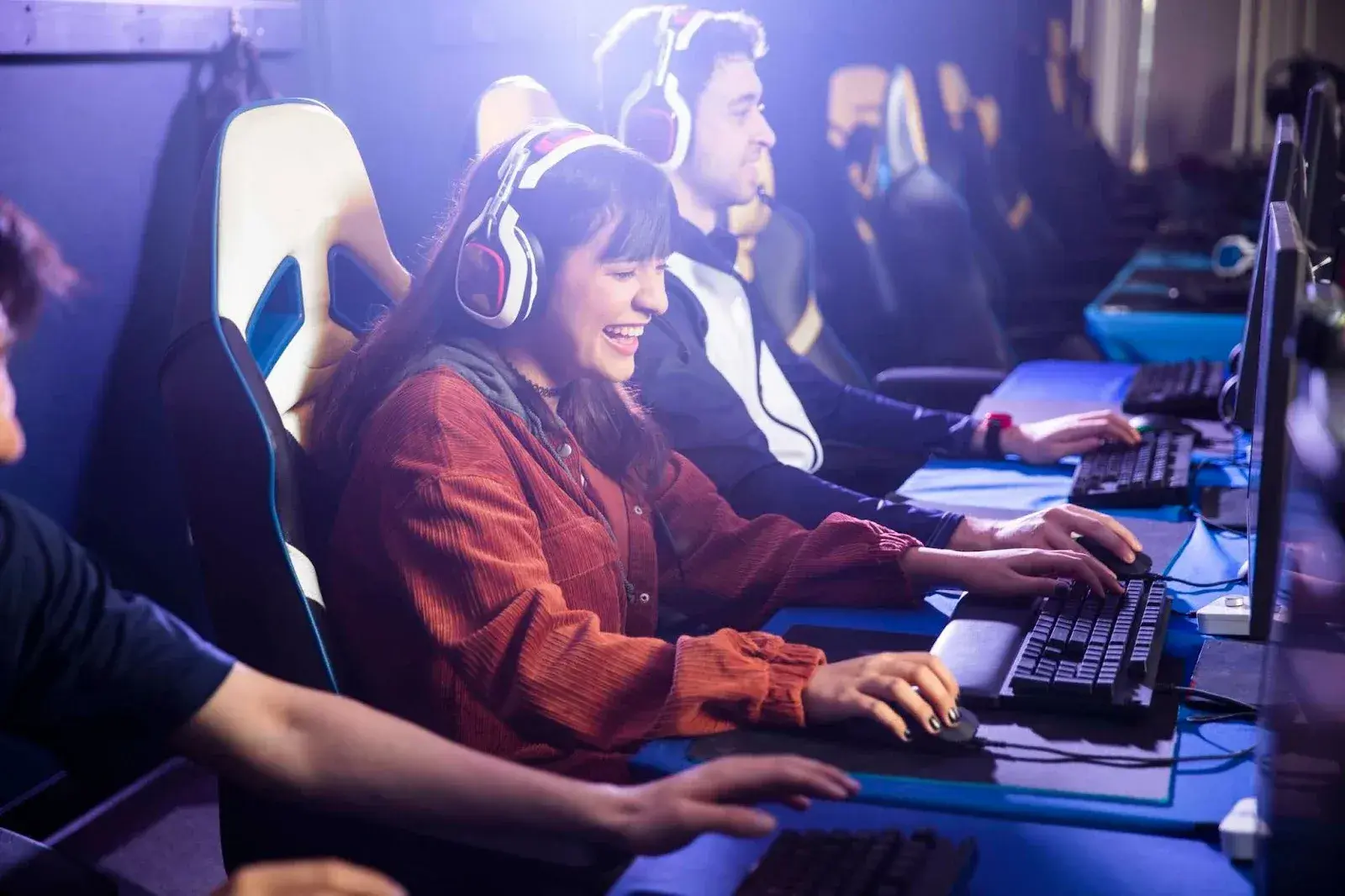 woman building a site using a wordpress gaming theme at an esports cafe